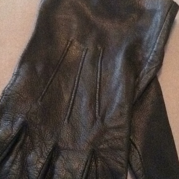 Very Soft Black Genuine Leather Gloves - Picture 3 of 4